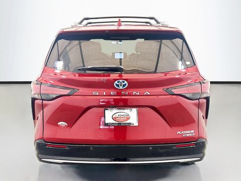 Used 2023 Toyota Sienna Platinum FWD image 5