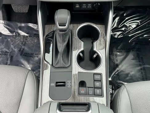 Certified 2025 Toyota Highlander Platinum image 18