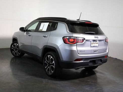 Used 2023 Jeep Compass Limited AWD/4WD image 2
