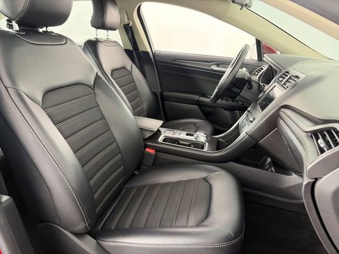 Certified 2018 Ford Fusion SE w/ Equipment Group 201A FWD image 31