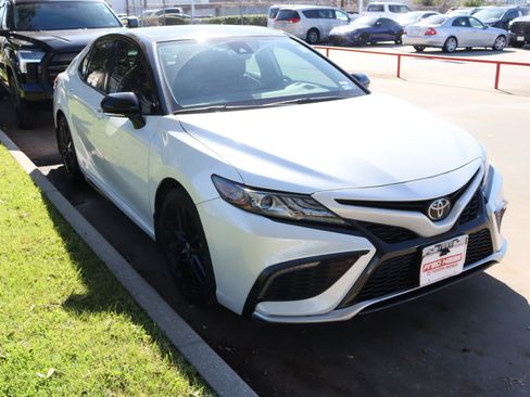 Used 2023 Toyota Camry XSE image 2