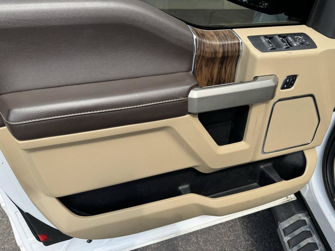 Used 2018 Ford F150 Lariat AWD/4WD image 9