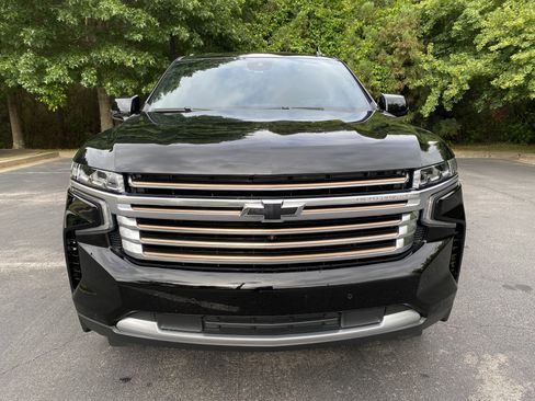 Used 2024 Chevrolet Tahoe High Country AWD/4WD image 3