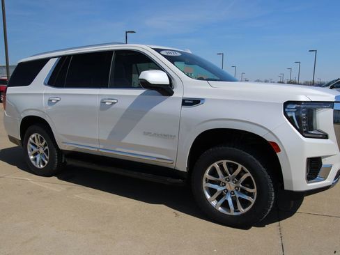 Used 2021 GMC Yukon SLT w/ SLT Luxury Plus Package image 3