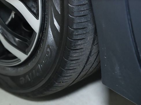 Used 2019 Toyota Corolla LE FWD image 35