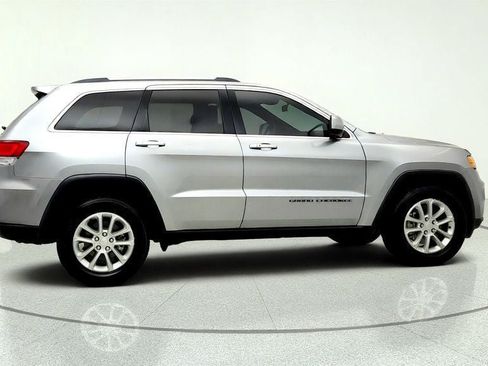 Used 2021 Jeep Grand Cherokee Laredo RWD image 4