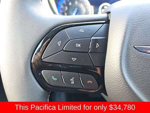 Used 2025 Chrysler Pacifica Limited FWD image 30