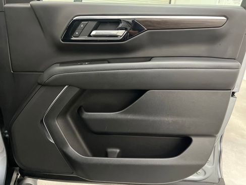 Used 2025 Chevrolet Tahoe Z71 AWD/4WD image 25