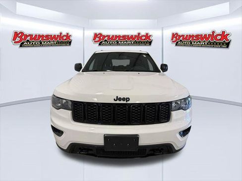 Certified 2019 Jeep Grand Cherokee Laredo AWD/4WD image 3