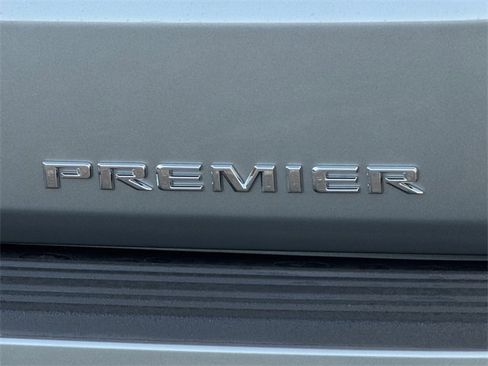 New 2026 Chevrolet Suburban Premier image 9