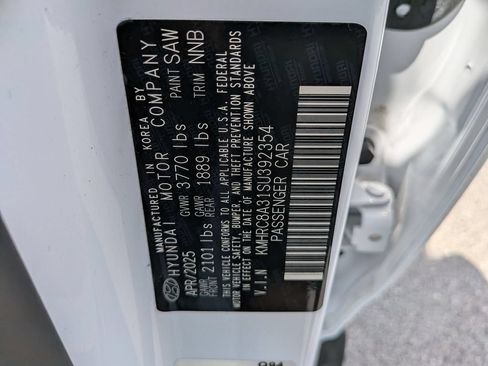 Used 2025 Hyundai Venue SEL FWD image 32