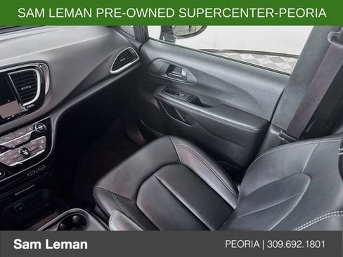 Used 2025 Chrysler Pacifica Select FWD image 21