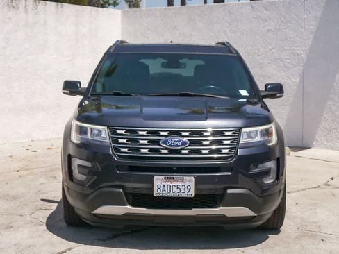 Used 2017 Ford Explorer Limited w/ Equipment Group 301A FWD image 2