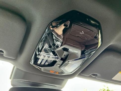 Used 2023 BMW i7 xDrive60 AWD/4WD image 45