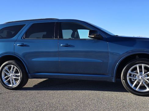 Used 2025 Dodge Durango GT image 3