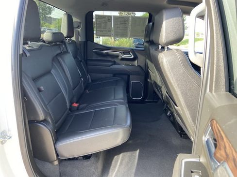 Used 2025 GMC Sierra 1500 SLT RWD image 16