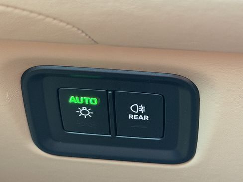 Certified 2024 Porsche Cayenne Coupe image 34