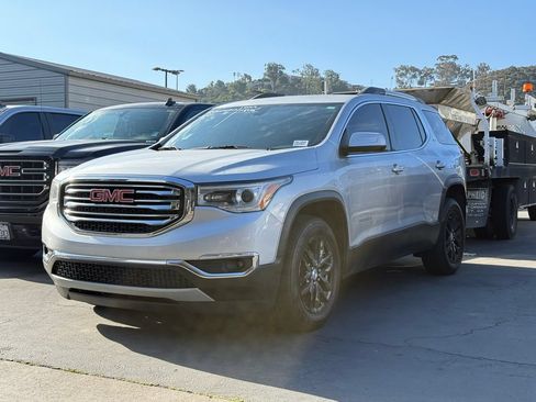 Used 2019 GMC Acadia SLT FWD image 2
