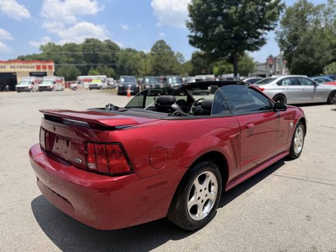 Used 2004 Ford Mustang Convertible RWD image 19