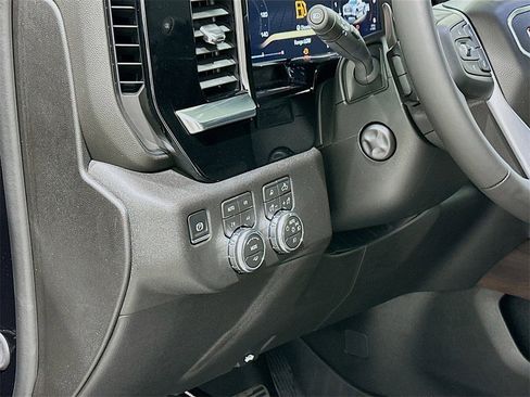 New 2026 GMC Sierra 1500 SLT image 10