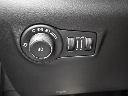 Used 2025 Jeep Compass Limited image 22