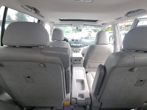 Used 2010 Toyota Highlander SE AWD/4WD image 29