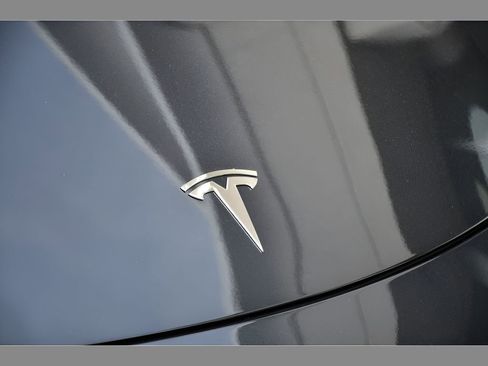 Used 2024 Tesla Model Y Long Range AWD/4WD image 10