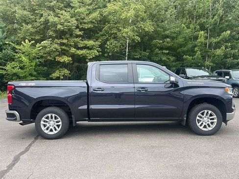 Used 2024 Chevrolet Silverado 1500 LT AWD/4WD image 6