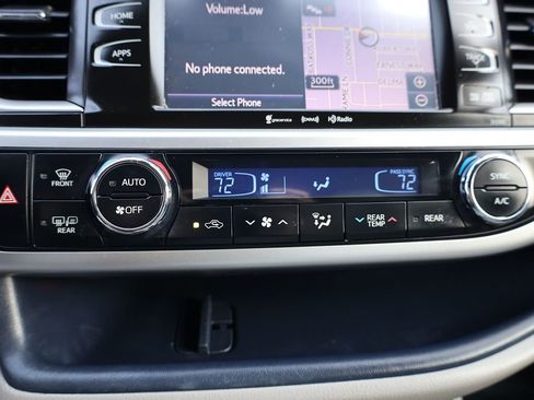 Used 2019 Toyota Highlander XLE image 31