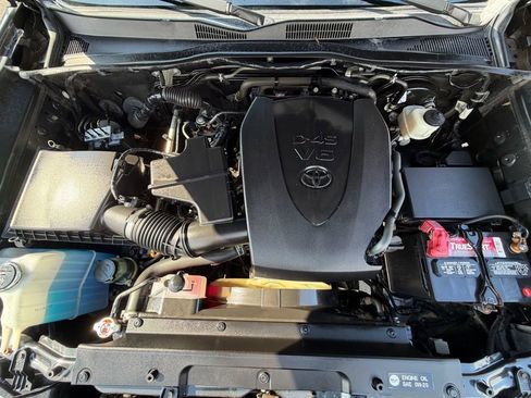 Used 2019 Toyota Tacoma TRD Sport image 17