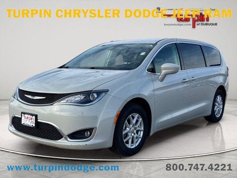 Used 2020 Chrysler Pacifica Touring image 1