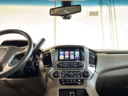 Used 2017 GMC Yukon SLE image 28