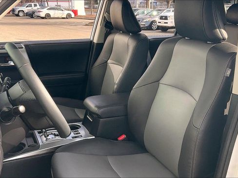 Used 2022 Toyota 4Runner SR5 Premium image 30