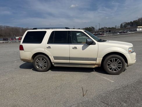 Used 2007 Lincoln Navigator Ultimate image 6
