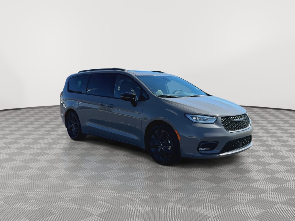 Used 2025 Chrysler Pacifica Limited FWD image 2