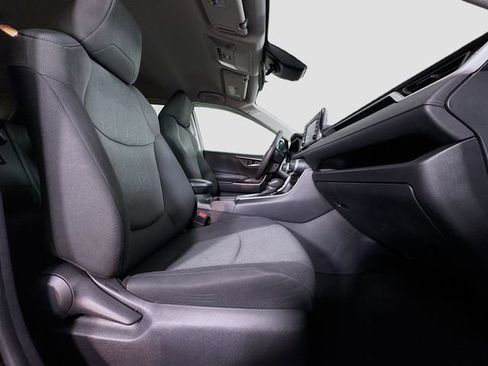 Used 2021 Toyota RAV4 XLE image 29
