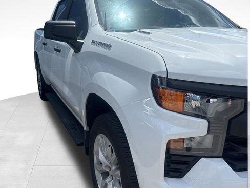 Used 2025 Chevrolet Silverado 1500 Custom image 1