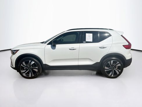 Used 2025 Volvo XC40 B5 Plus AWD/4WD image 4