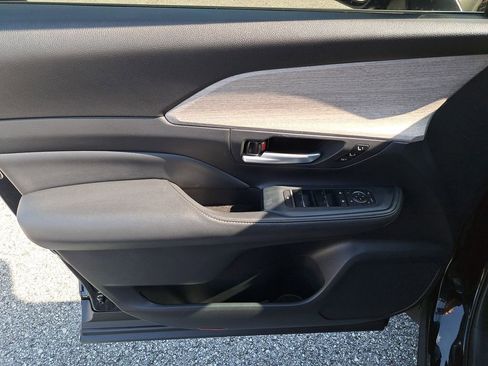 Used 2024 Toyota Grand Highlander Platinum image 16