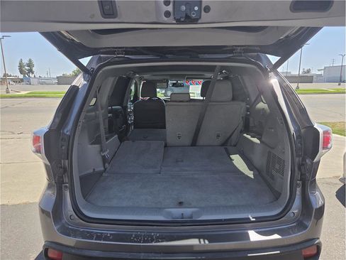 Used 2016 Toyota Highlander XLE FWD image 9