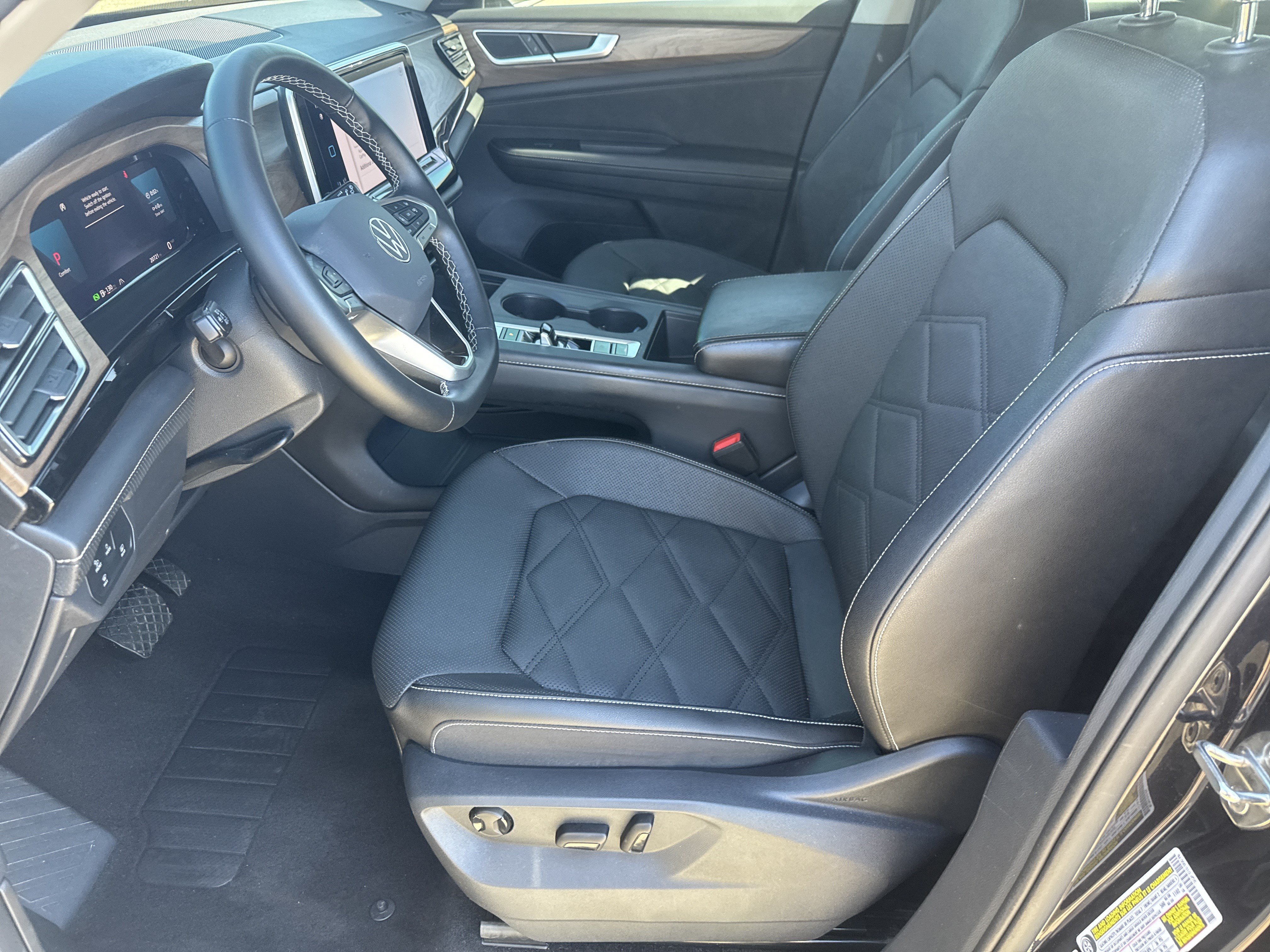 Certified 2025 Volkswagen Atlas SE FWD image 5