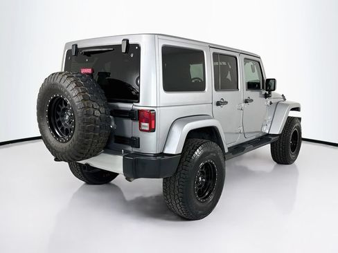 Used 2017 Jeep Wrangler Unlimited Sahara w/ Connectivity Group AWD/4WD image 5