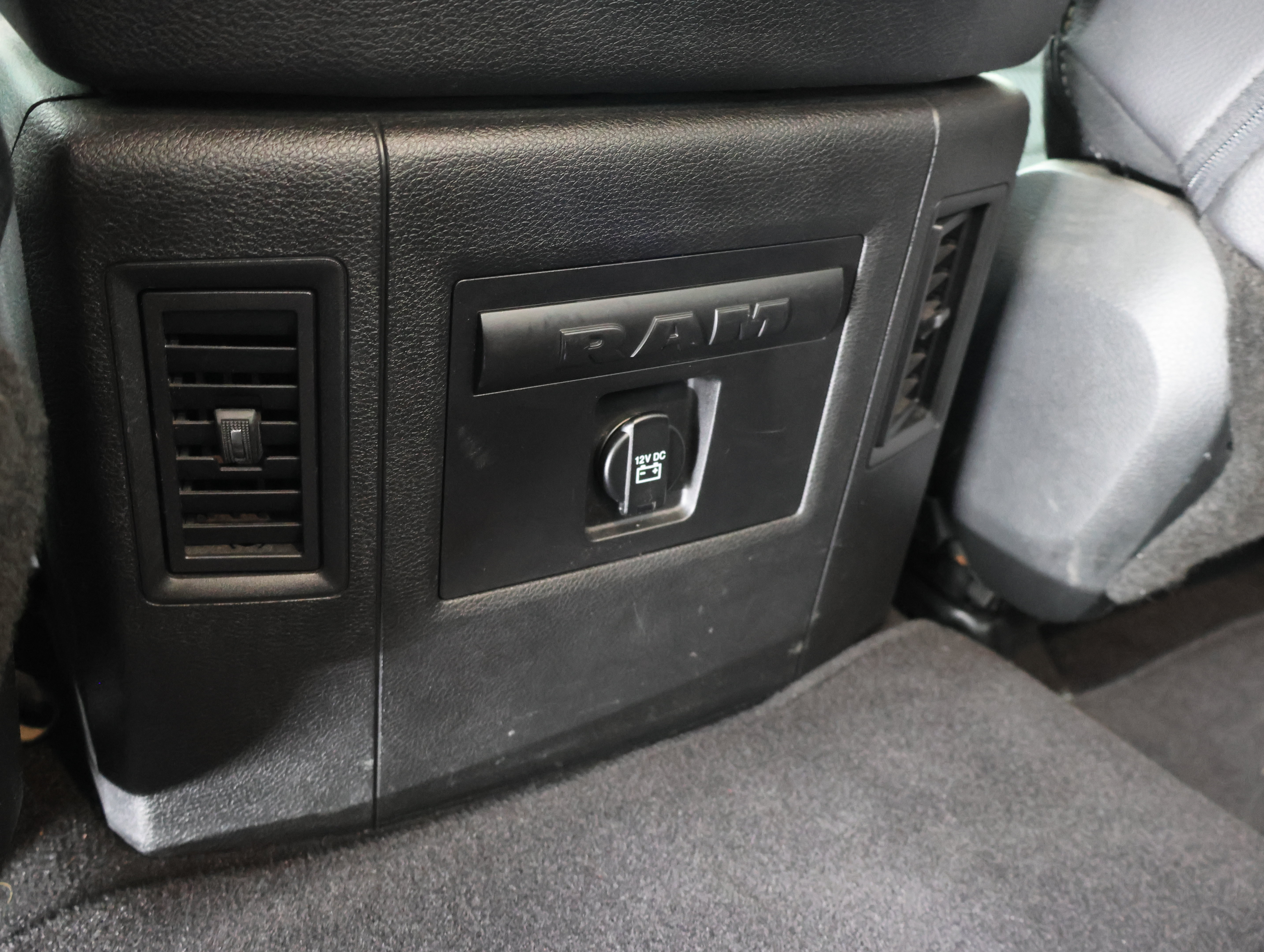 Used 2018 RAM 2500 Big Horn w/ Sport Appearance Group AWD/4WD image 36