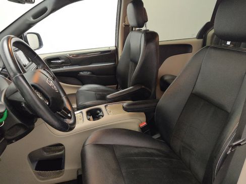 Used 2018 Dodge Grand Caravan SXT image 17