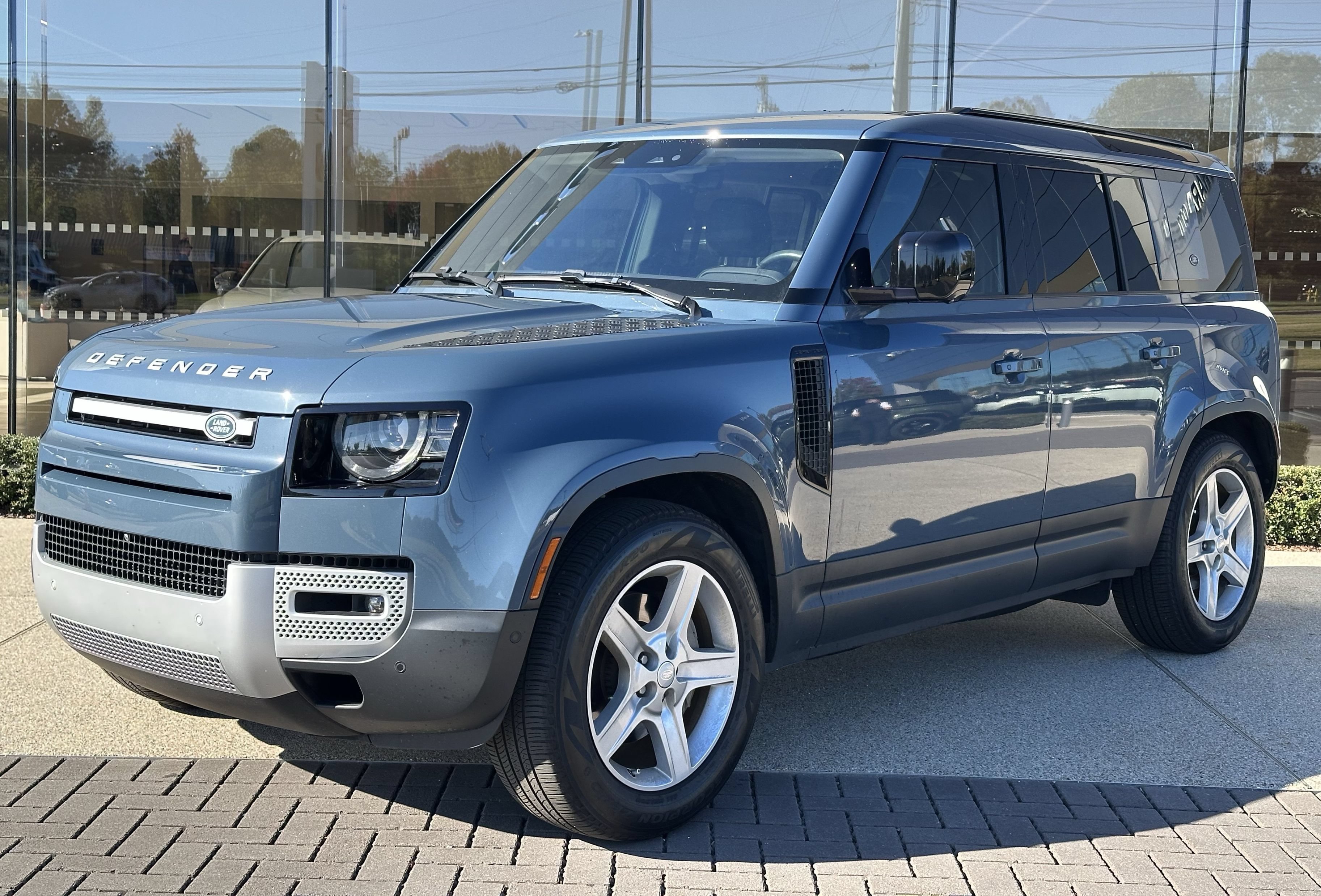 Used 2020 Land Rover Defender 110 SE AWD/4WD image 1