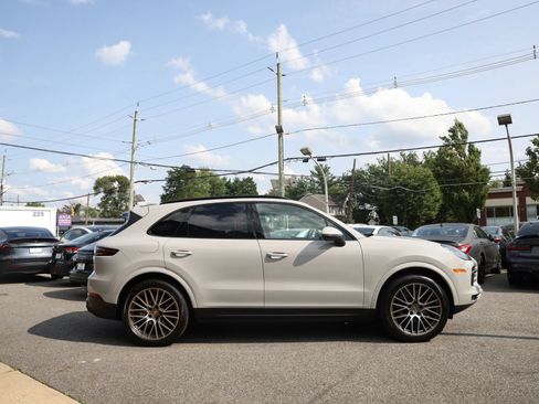 Used 2022 Porsche Cayenne Platinum Edition AWD/4WD image 5