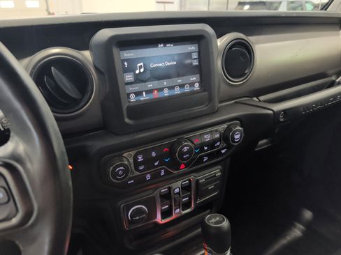 Used 2019 Jeep Wrangler Unlimited Sport S AWD/4WD image 11