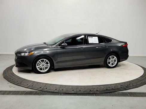 Used 2018 Ford Fusion SE image 4