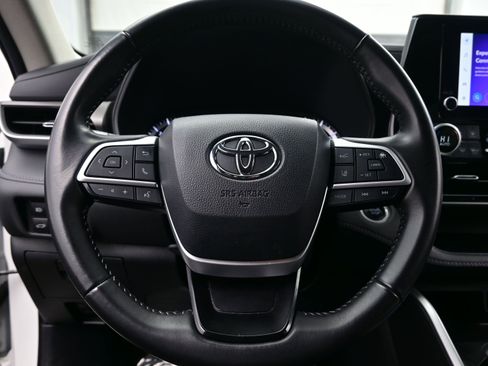 Used 2024 Toyota Highlander LE AWD/4WD image 21