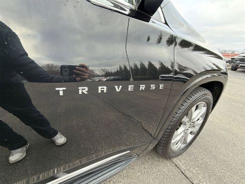 Used 2018 Chevrolet Traverse Premier w/ LPO, 'HIT The Road' Package image 29